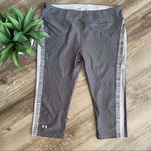Under Armour fitted Gray 3/4 length athletic leggings Size Large
